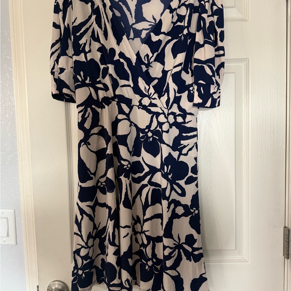 Kaileigh Elegant Navy and Cream Floral Dress